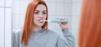 Czas na porządne szczotkowanie – którą szczoteczkę wybrać?